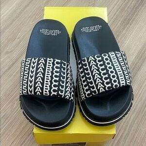 Marc Jacobs Women Monochrome Logo Slide Sandals SZ 39 /9 Brand New